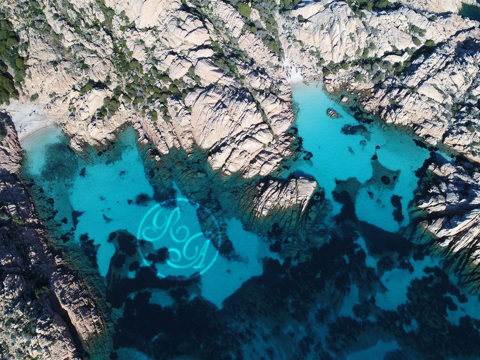 vista panoramica dal drone con il logo del residence anna
